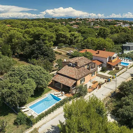 Holiday home Mit Beheiztem Privatpool, Bbq, Darts *