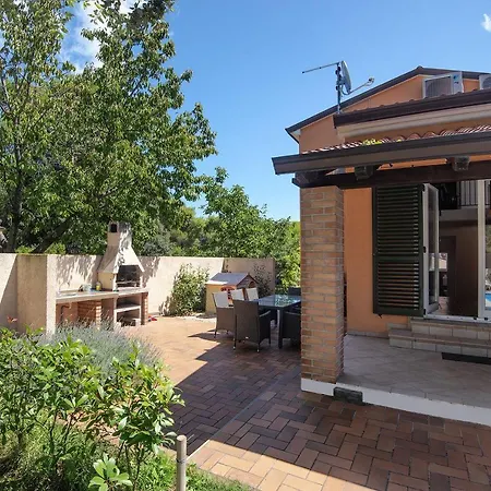 Mit Beheiztem Privatpool, Bbq, Darts * Medolino