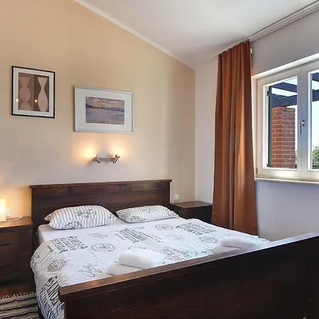 Mit Beheiztem Privatpool, Bbq, Darts * メドゥリン