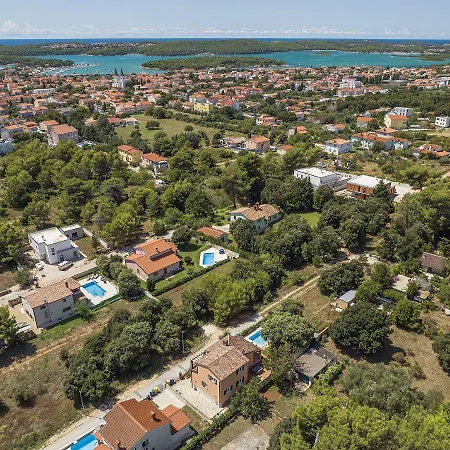 Mit Beheiztem Privatpool, Bbq, Darts Medulin