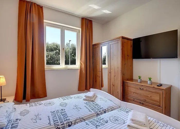 Mit Beheiztem Privatpool, Bbq, Darts