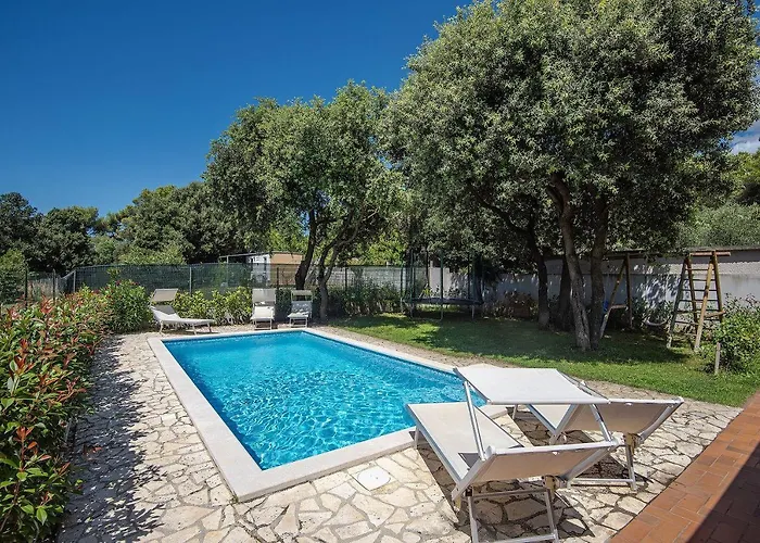 Vakantiehuis Mit Beheiztem Privatpool, Bbq, Darts Medulin