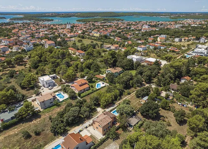 Mit Beheiztem Privatpool, Bbq, Darts Medulin